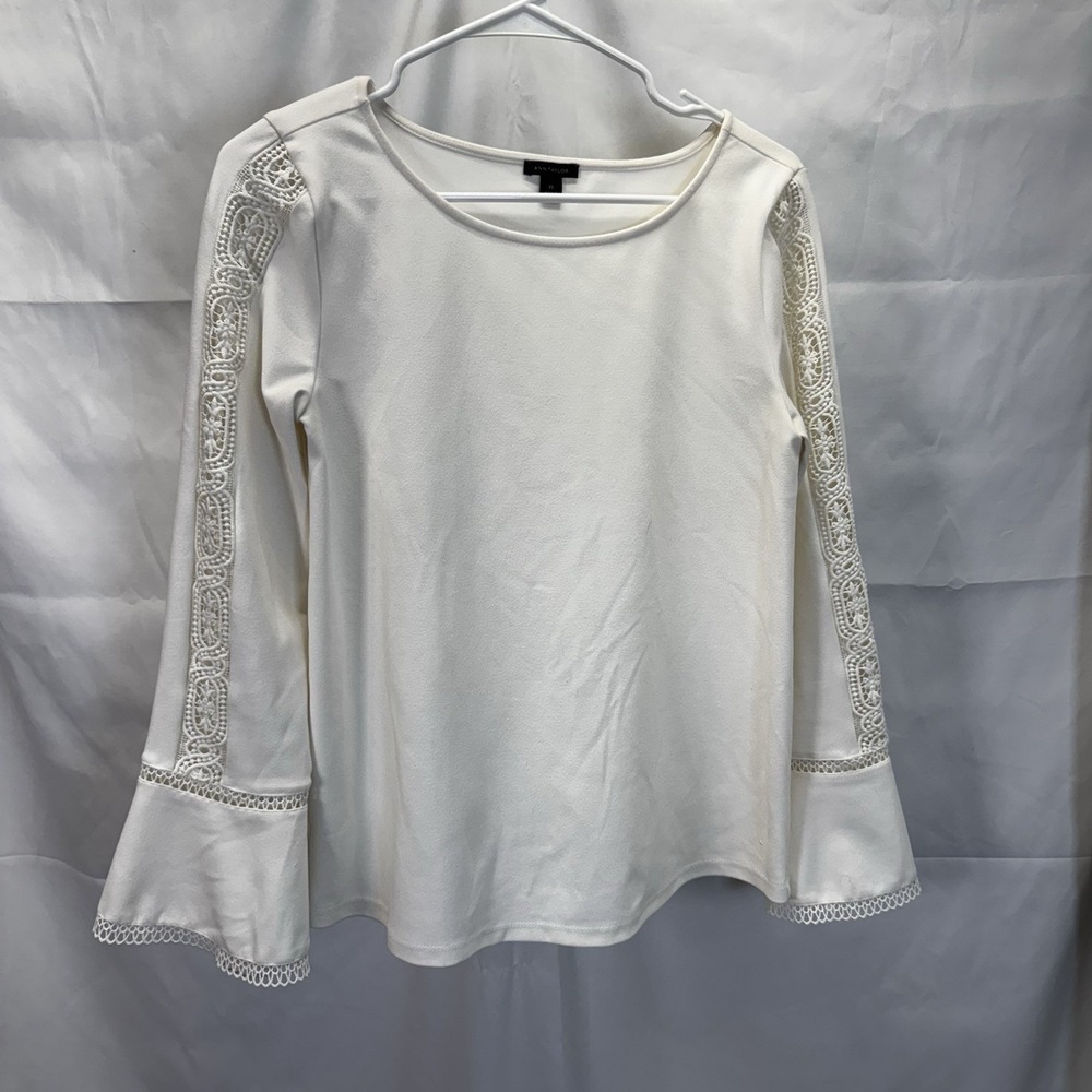 Ann Taylor  Ivory Polyester Bell‎ Sleeve Eyelet XS